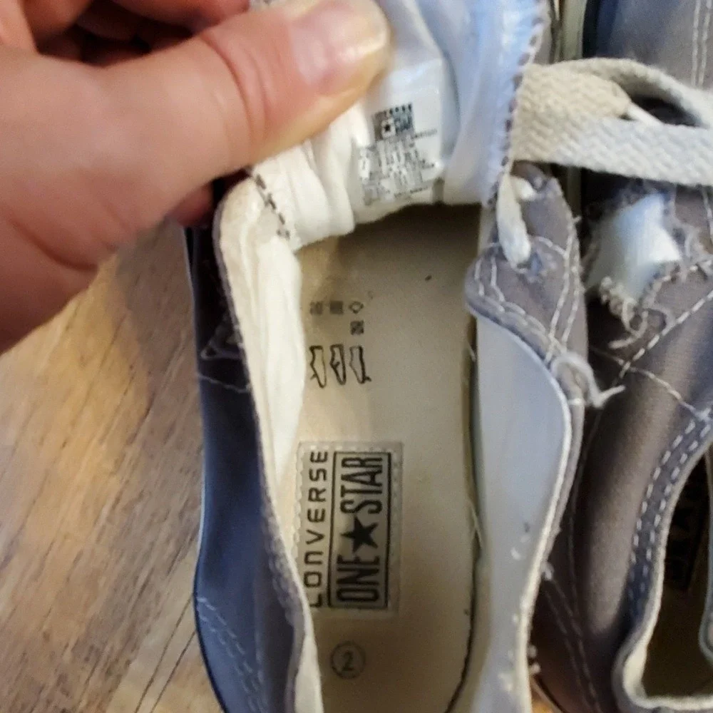 Converse Kids Grey and White Size 2 One Star Sneaker Shoes‎
